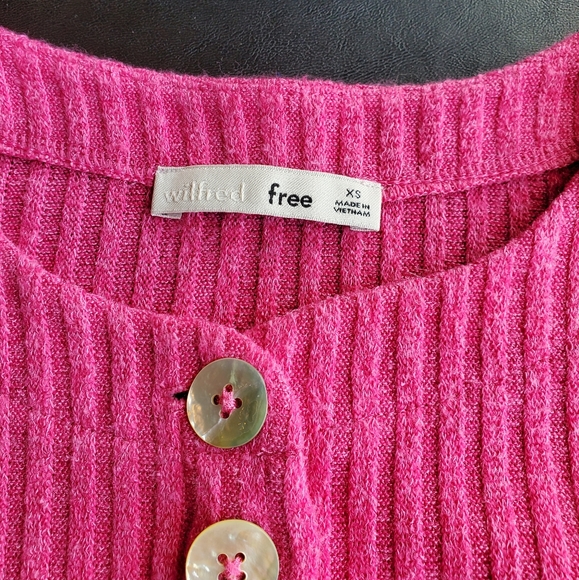 Aritzia crop top - Picture 2 of 2